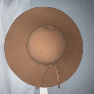 Light tan floppy hat